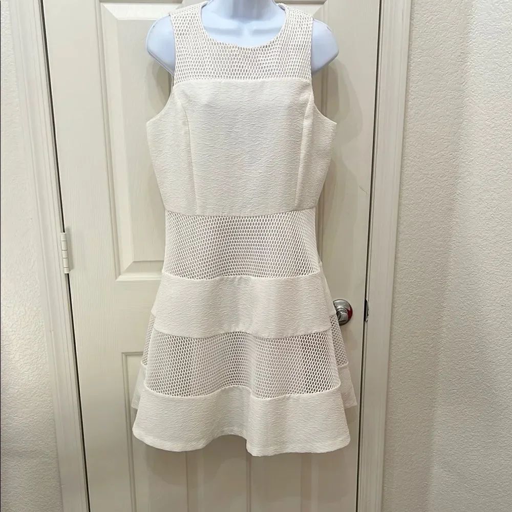 Ann Taylor White Sleeveless A-Line Mini Dress Size 8 Scoop Neck Sleeveless Flare